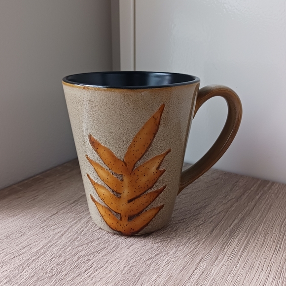 Home Trends Island Leaf Stoneware Mug - Picture 2 of 7